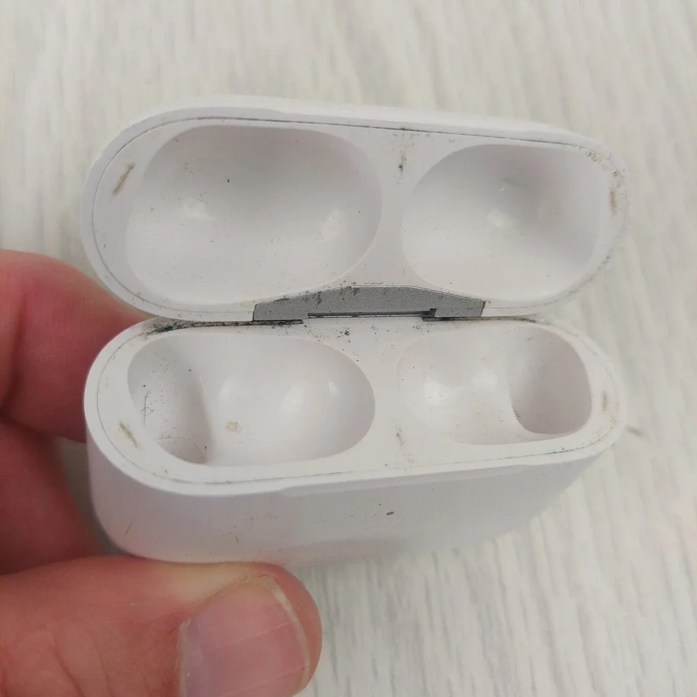 Apple AirPods Pro 2nd Gen A2968 Charging Case Only OS White USB-C MagSafe